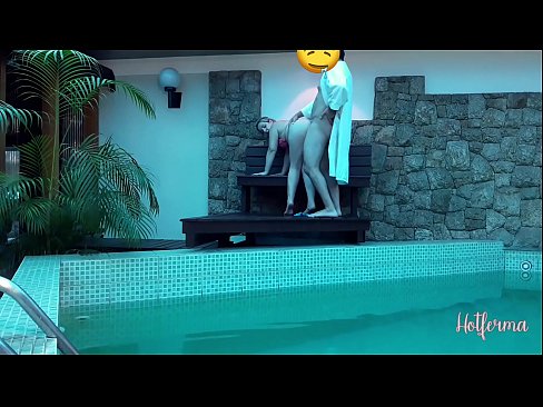 ❤️ Boss neskamea igerilekura gonbidatzen du, baina ezin izan dio beroari eutsi ️❌ Super sexua pornoan eu.hentai-ita.ru ❌