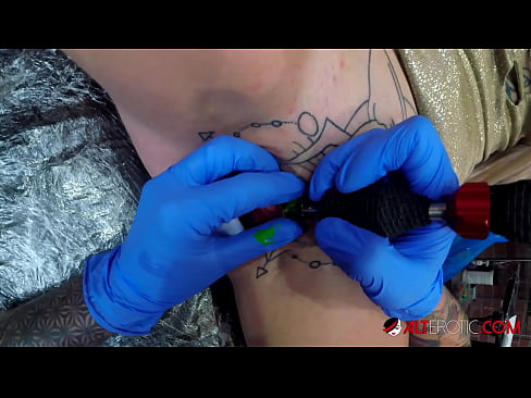 ❤️ Sully Savage-k izugarri tatuatu zuen klitorian tatuaje bat egin zuen ️❌ Super sexua pornoan eu.hentai-ita.ru ❌